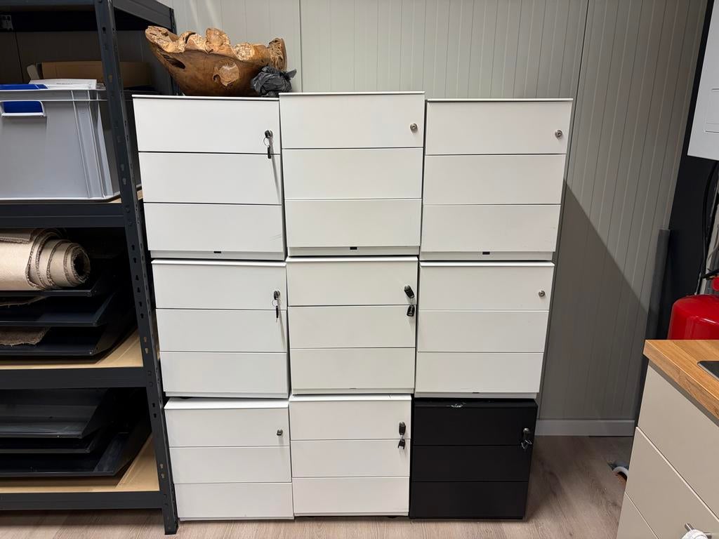 Laadeblokken voor onder je bureau, Huis en Inrichting, Bureaus, Ophalen