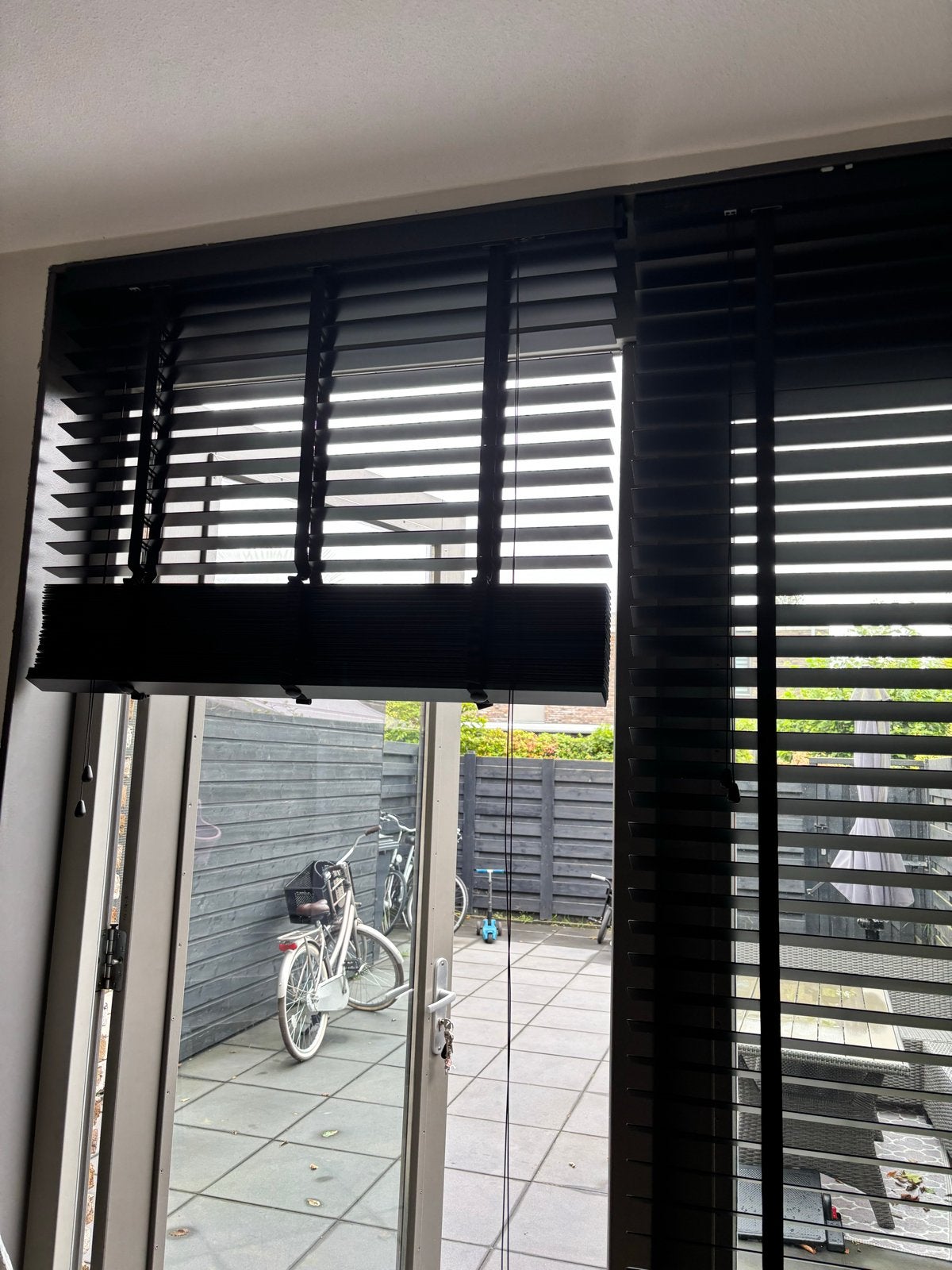 2 zwarte houten jaloezieën, Ophalen, Jaloezie, Gebruikt, Zwart