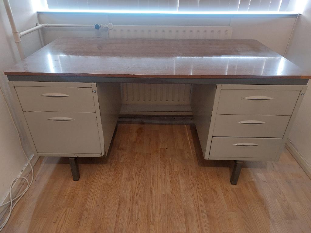 Stalen kantoorbureau, Huis en Inrichting, Bureaus, Ophalen, Overige typen, Gebruikt, 150 cm