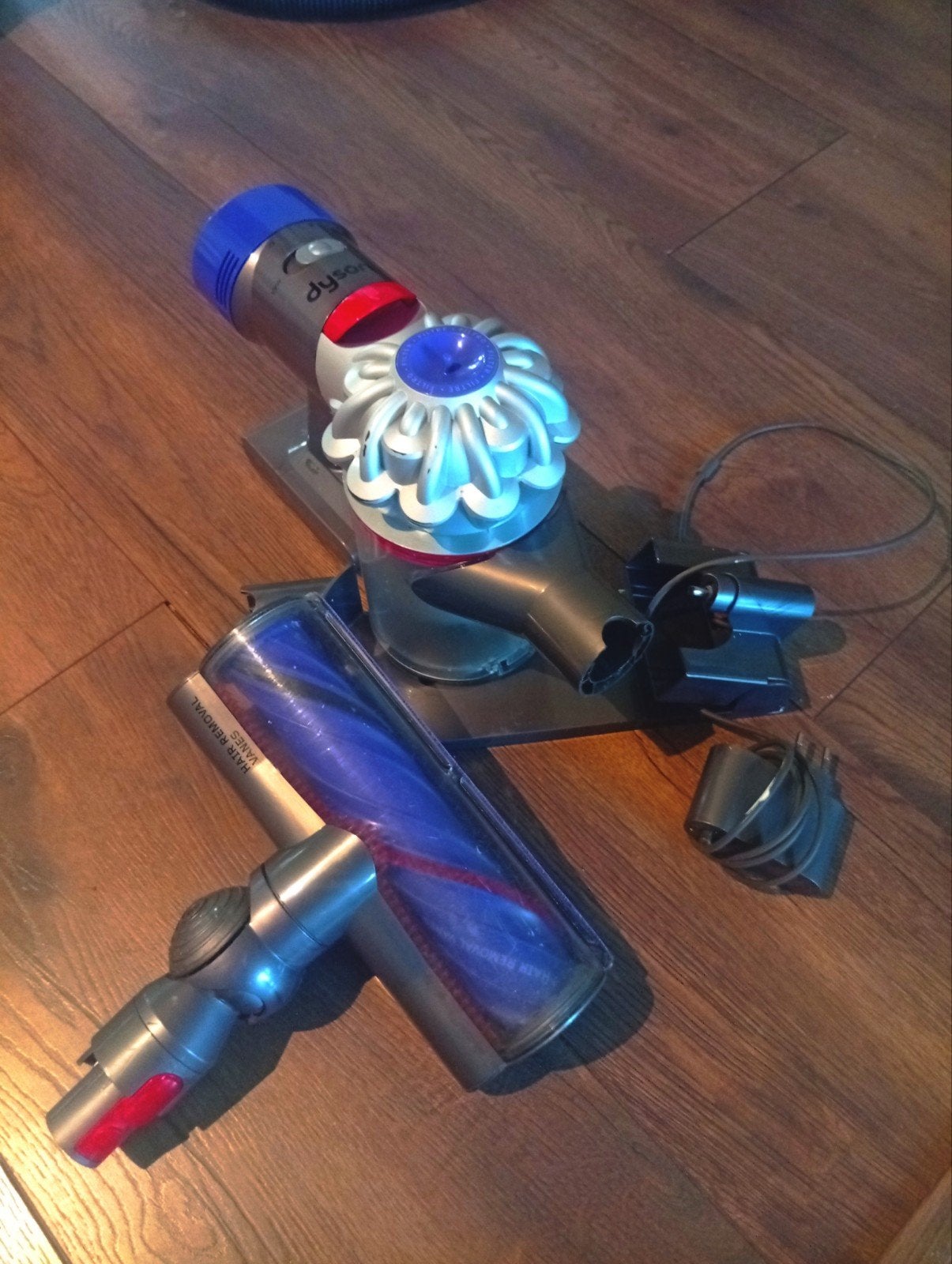 Dyson V7 Steelstofzuiger met Oplaadstation, Gebruikt, Draadloos, Ophalen of Verzenden, Dyson