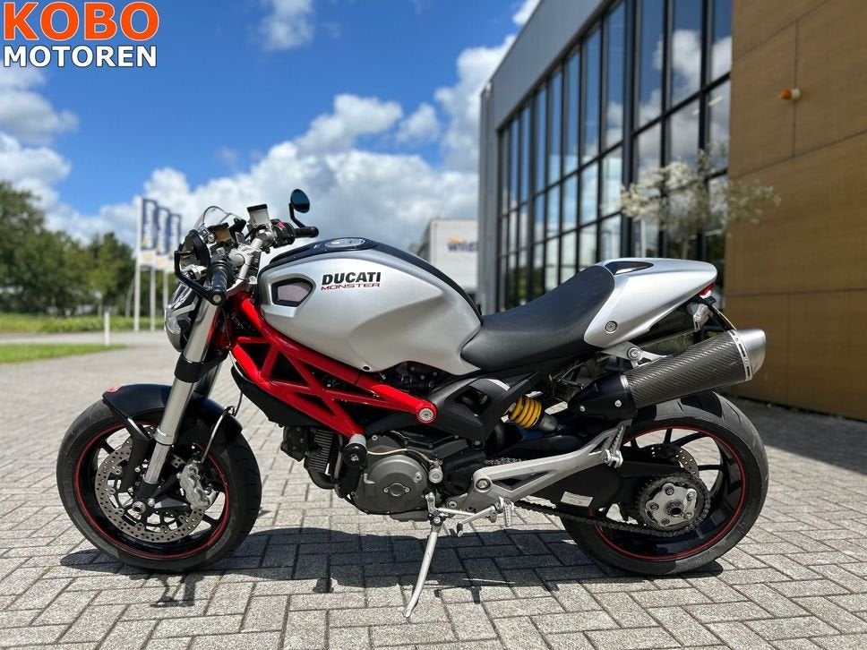 DUCATI M 1100 (bj 2010), Motoren, DUCATI, 2 cilinders, 1079 cc, Motorrijbewijs A