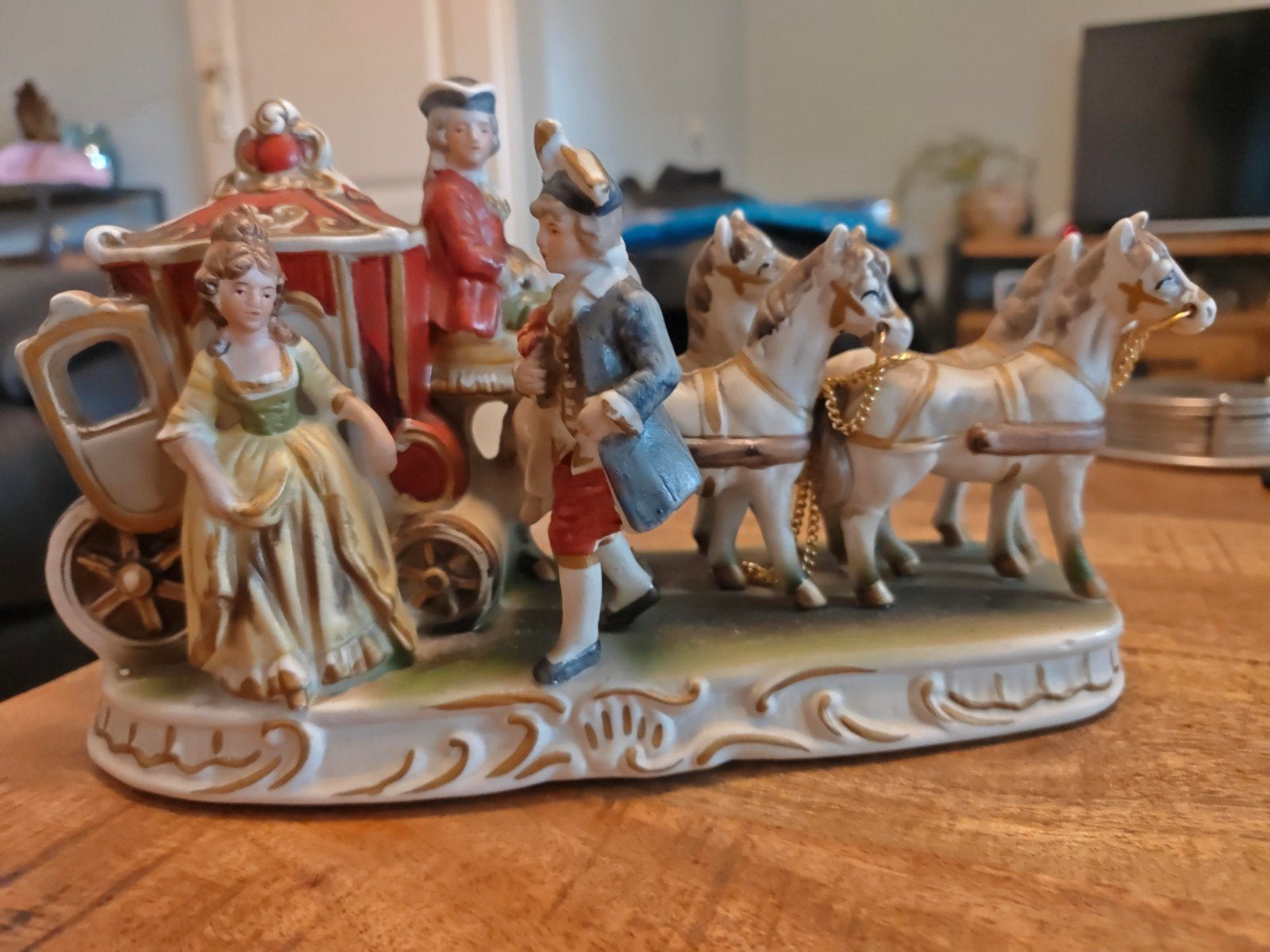 Vintage Porseleinen Koets met Paarden en Figuren, Ophalen of Verzenden