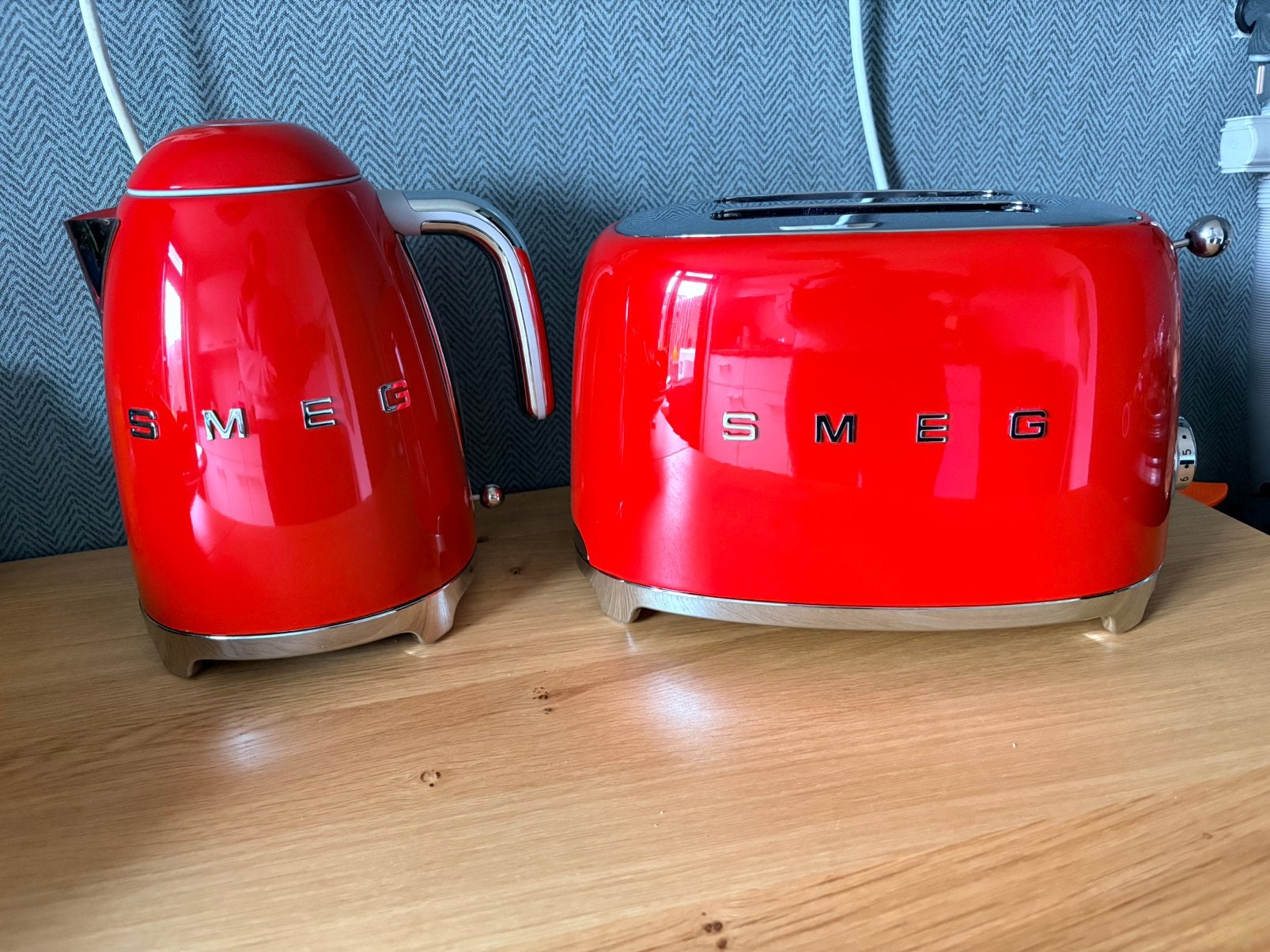 Smeg set rood ( waterkoker en broodrooster ), Ophalen, Zo goed als nieuw