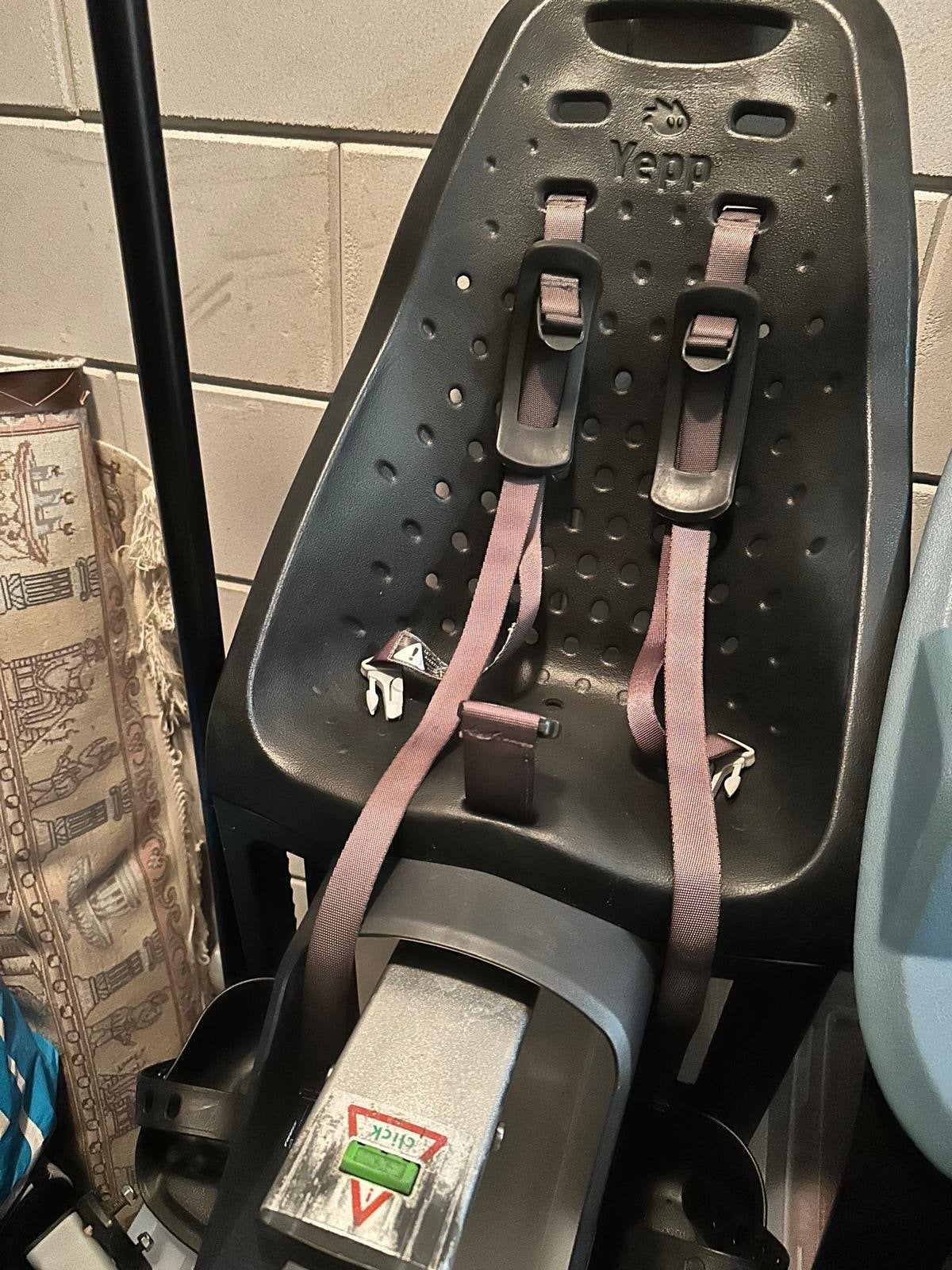 Yepp Achterzitje voor fiets - Zwart, Fietsen en Brommers, Ophalen, Achterzitje, 22 t/m 36 kg, Gebruikt