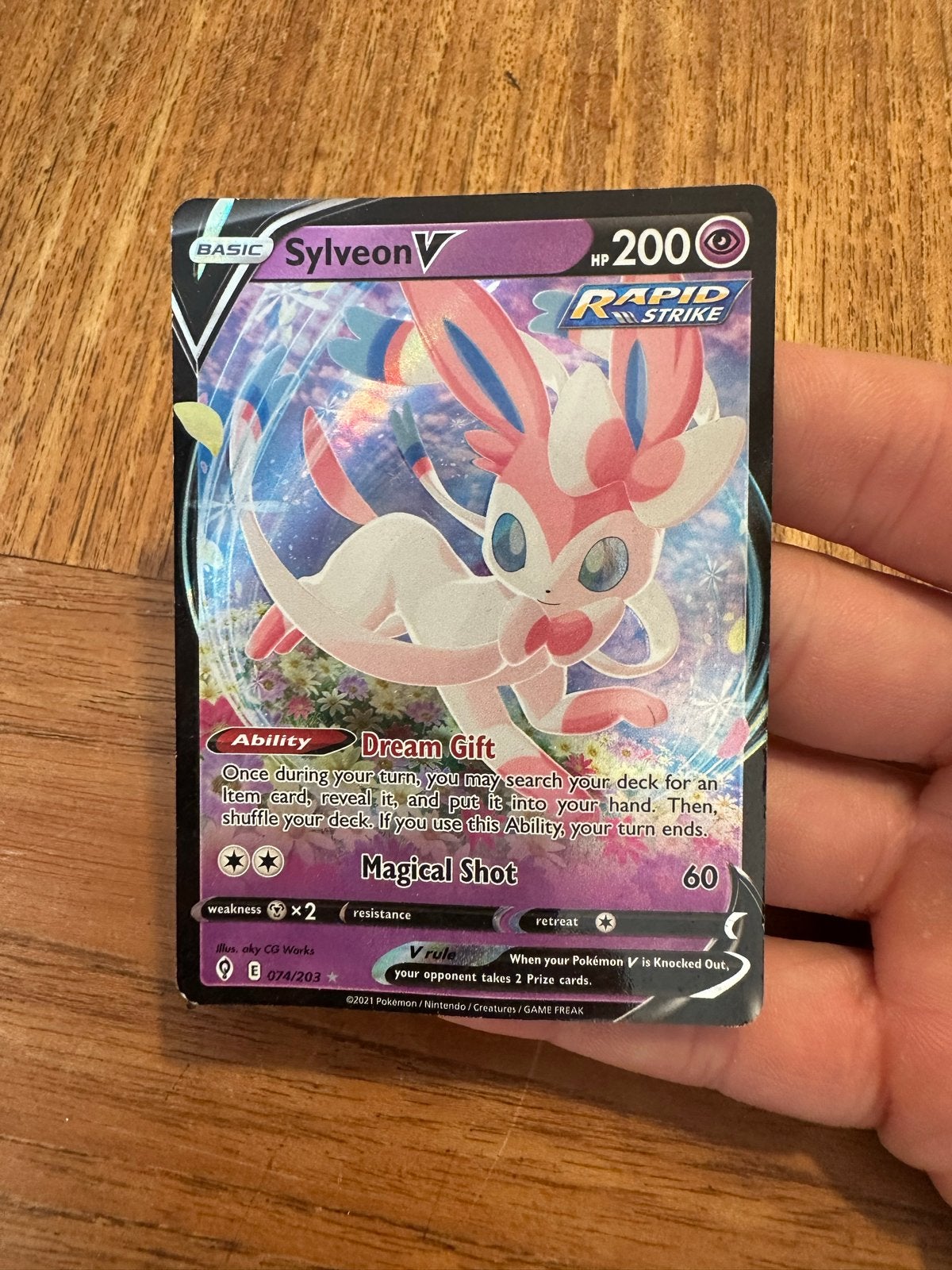Sylveon V Rapid Strike Pokémon Kaart 074/203, Ophalen of Verzenden, Zo goed als nieuw, Losse kaart