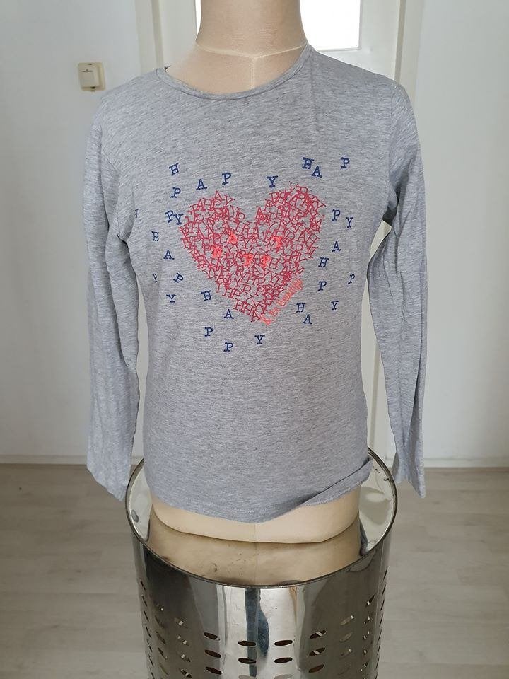 Grijs longsleeve shirt met hartprint - Happy maat 134, Kinderen en Baby's, Kinderkleding | Maat 134, Meisje, Ophalen of Verzenden