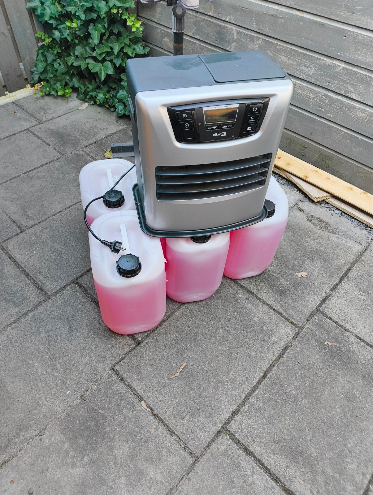 Zibro kachel in Nieuw staat met 5 kanen olie, Huis en Inrichting, Kachels, Ophalen, Zo goed als nieuw, Overige brandstoffen, Petroleumkachel