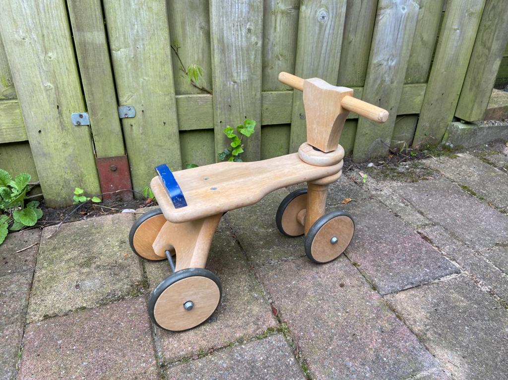 Houten loopfietsje 4 wielen, Kinderen en Baby's, Speelgoed | Buiten | Voertuigen en Loopfietsen, Ophalen, Gebruikt, Loopfiets