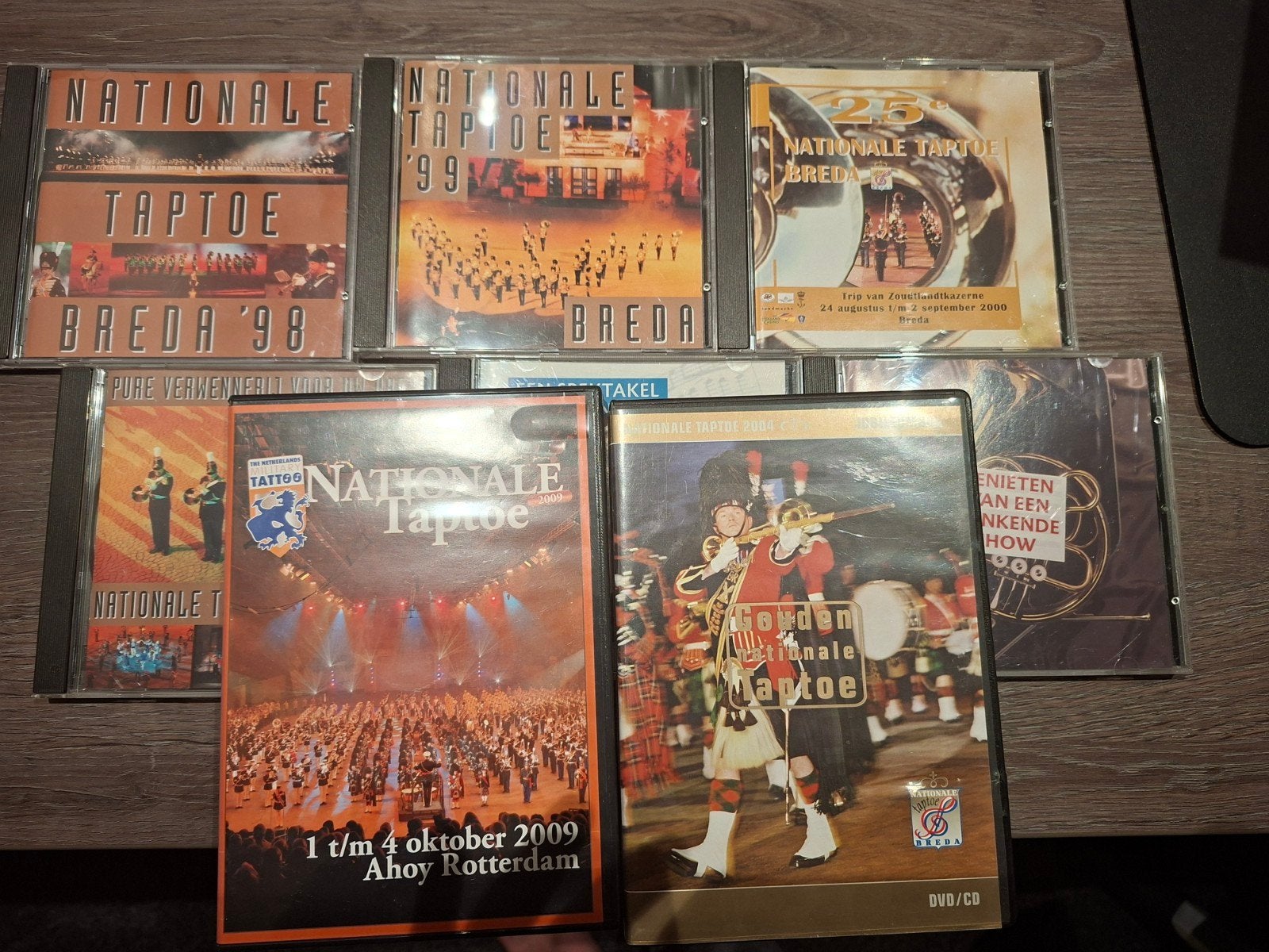 Cd's en dvd's nationale taptoe, Ophalen