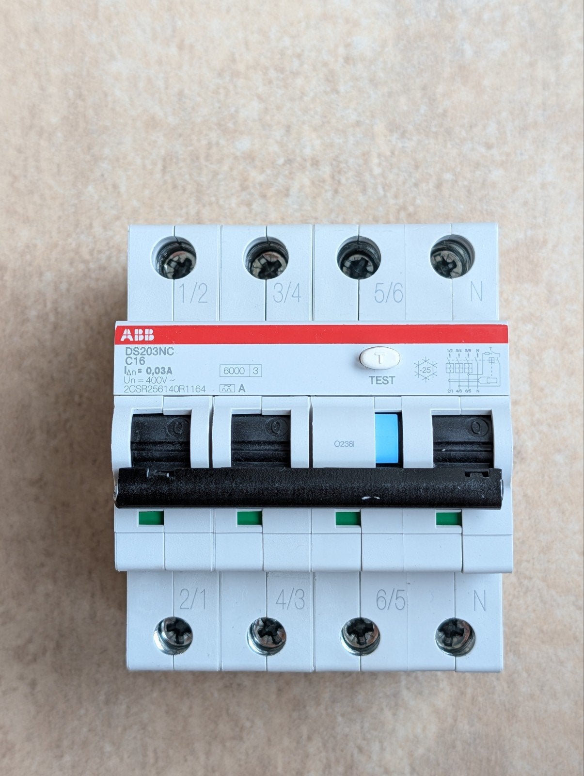 ABB DS203NC Aardlekautomaat C16 30mA 400V 3P+N, Ophalen of Verzenden, Zo goed als nieuw, Schakelaar