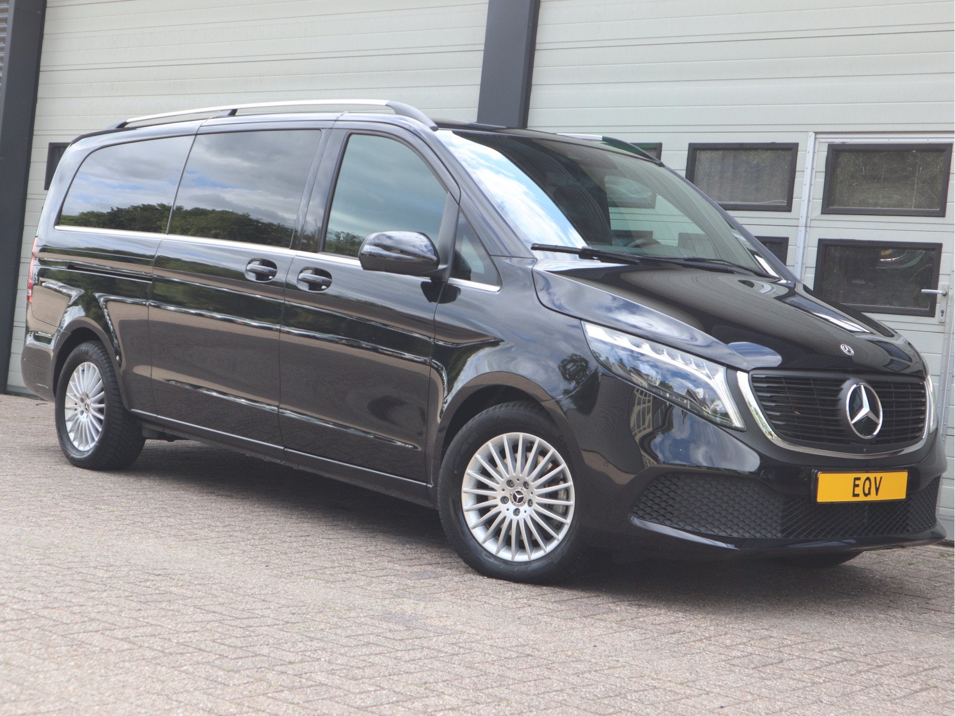 Mercedes-Benz EQV 300 90kWh L3 Extra lang - 8 Persoons - ACC, Auto's, Gebruikt, 8 stoelen, Zwart, 204 pk