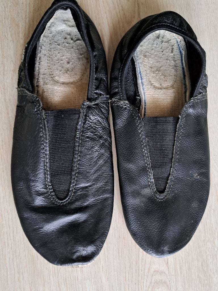 Leren sportschoentjes maat 37 Kleur zwart  €1.50, Overige merken, Gebruikt, Overige typen, Ophalen of Verzenden