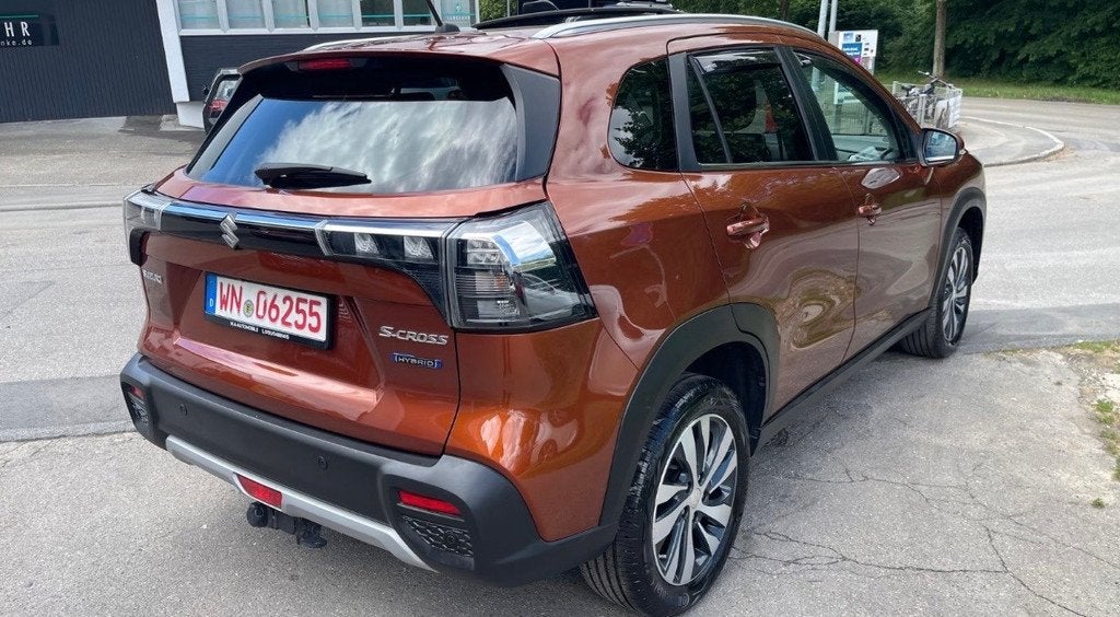 Suzuki S-Cross 1.5 Hybrid AllGrip Style Automaat|Pano|360|Le, Auto's, Suzuki, Automaat, Gebruikt, Zwart, Leder en Stof