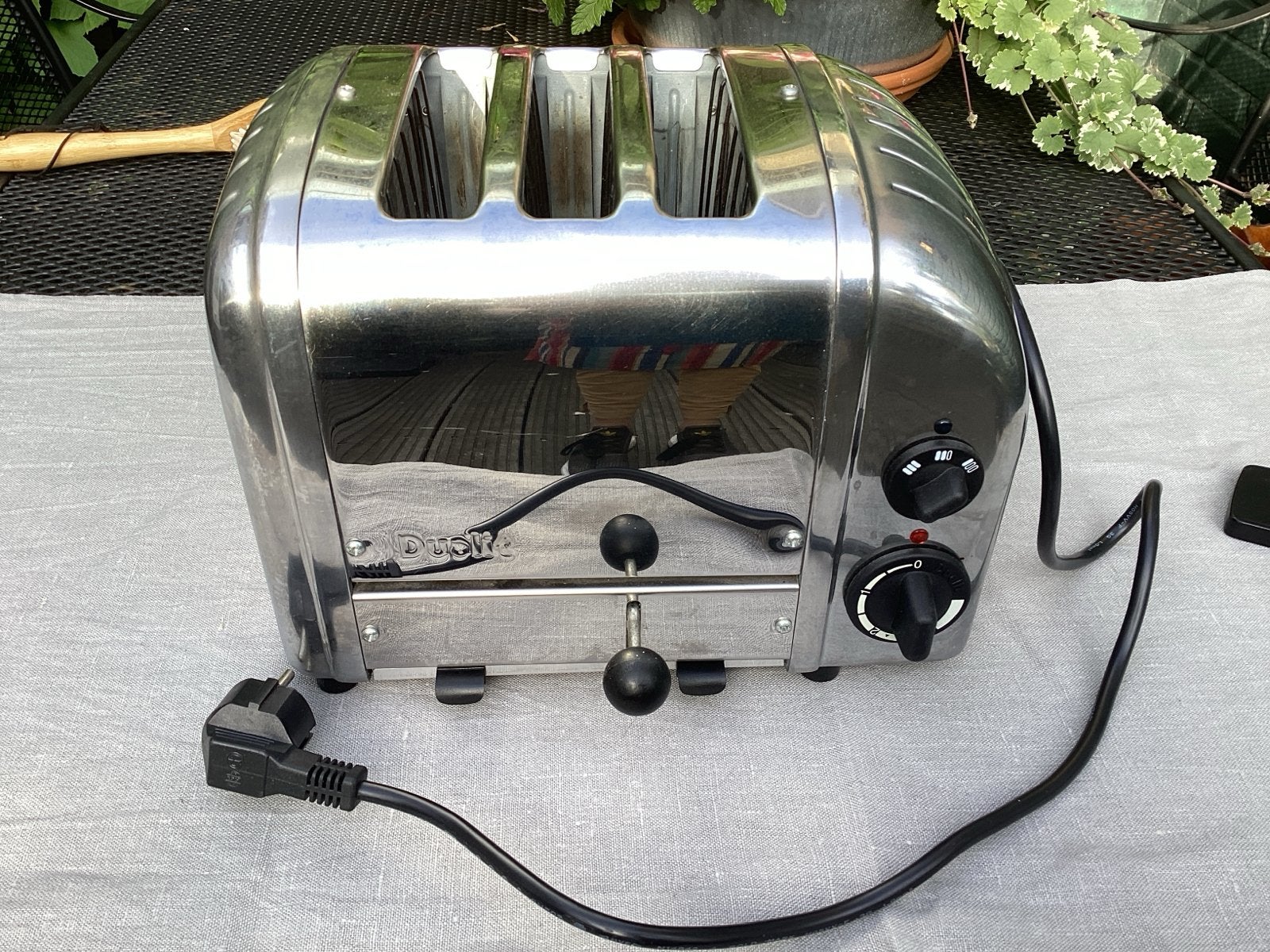 Dualit broodrooster - Compact model, ideaal voor kleine ruim, Ophalen of Verzenden, Gebruikt, Uitneembare kruimellade