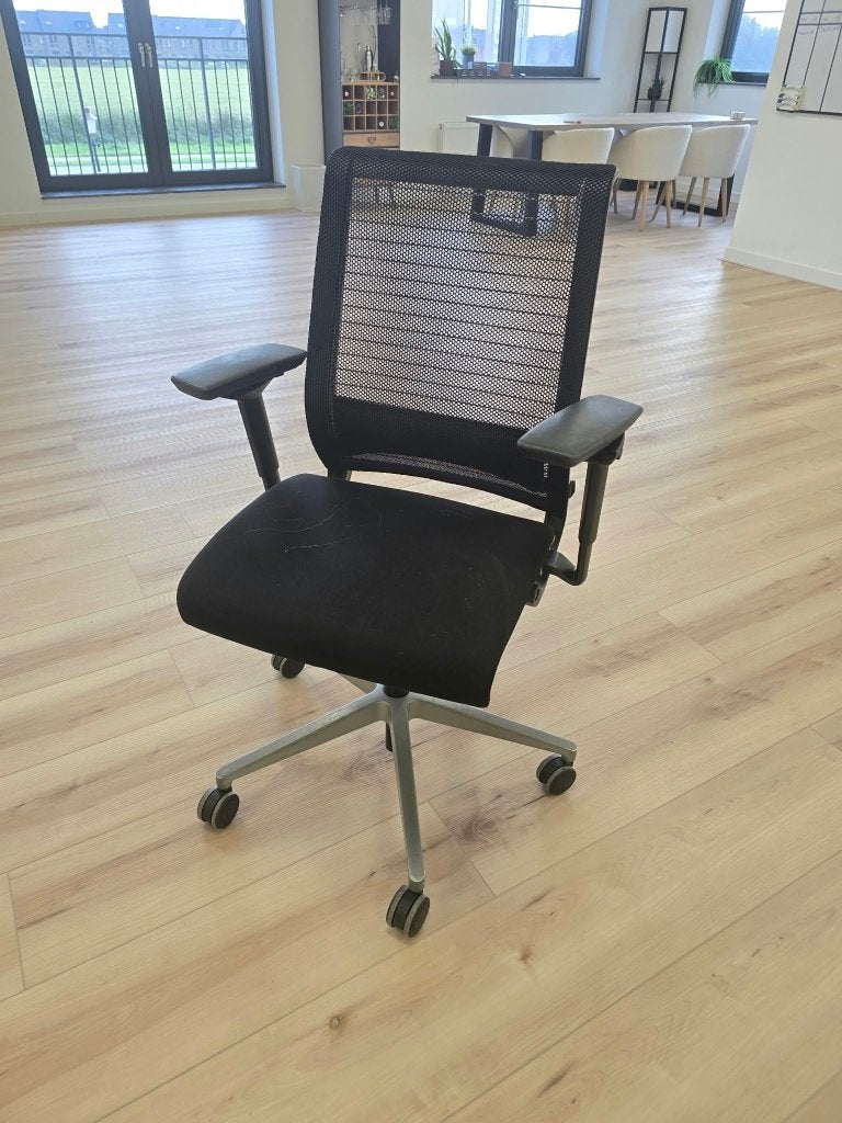 Foto 7 van 2x Elektrisch duo zit-sta bureau + Steelcase stoelen