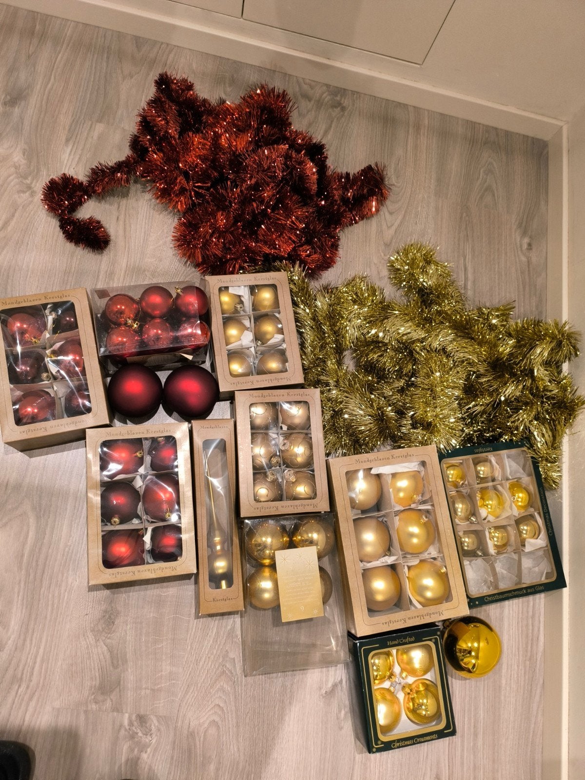 Kertballen en kerstslingers, Diversen, Ophalen