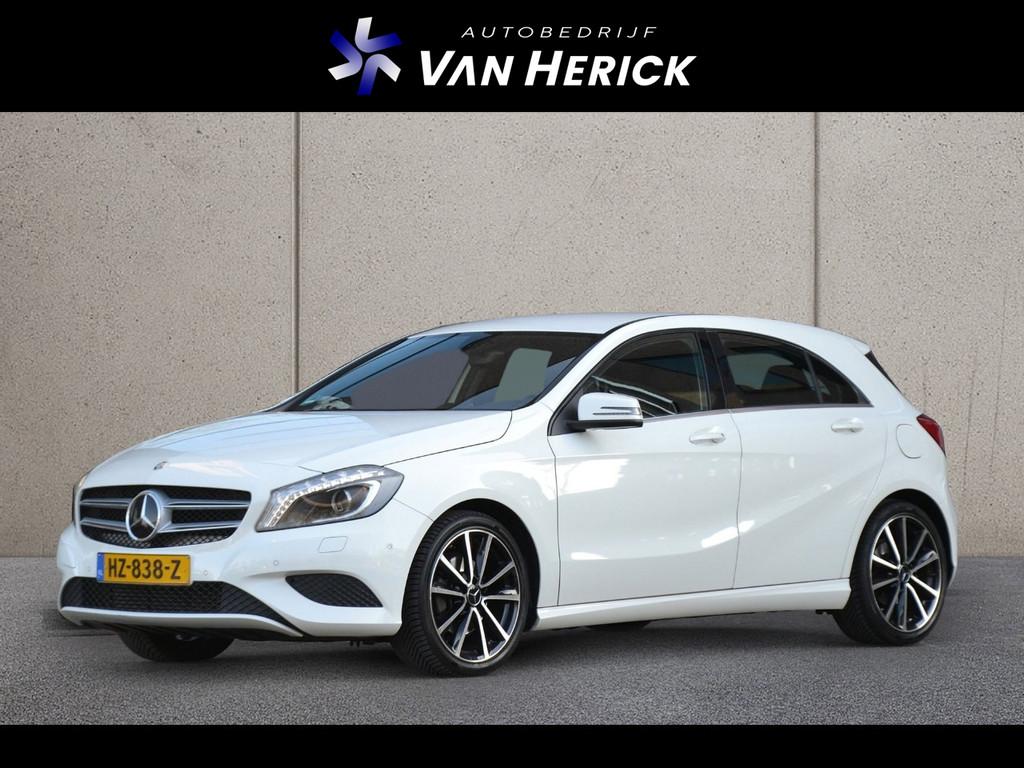 Mercedes-Benz A-klasse 180 Ambition Automaat | LED Verlichti, Auto's, Gebruikt, 4 cilinders, Leder en Stof, 1595 cc