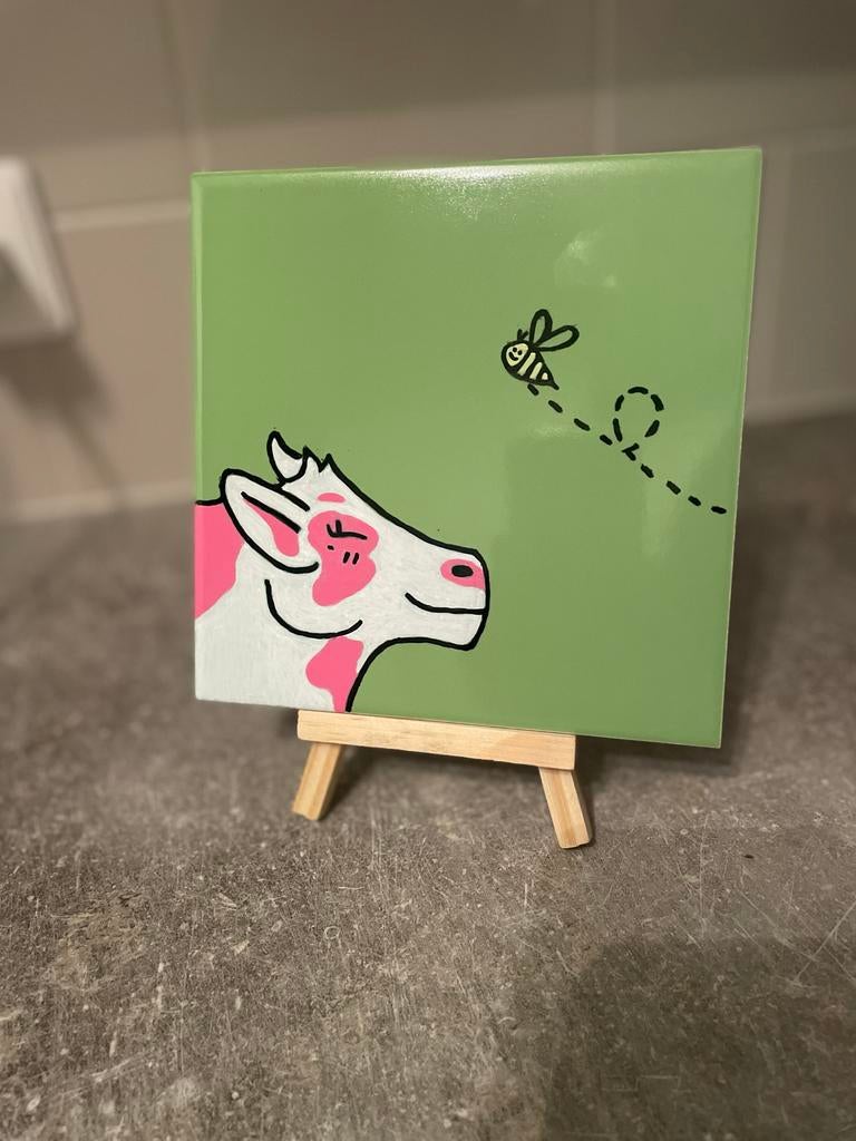 Handgeschilderd decoratief tegeltje met koe en bij, Verzenden