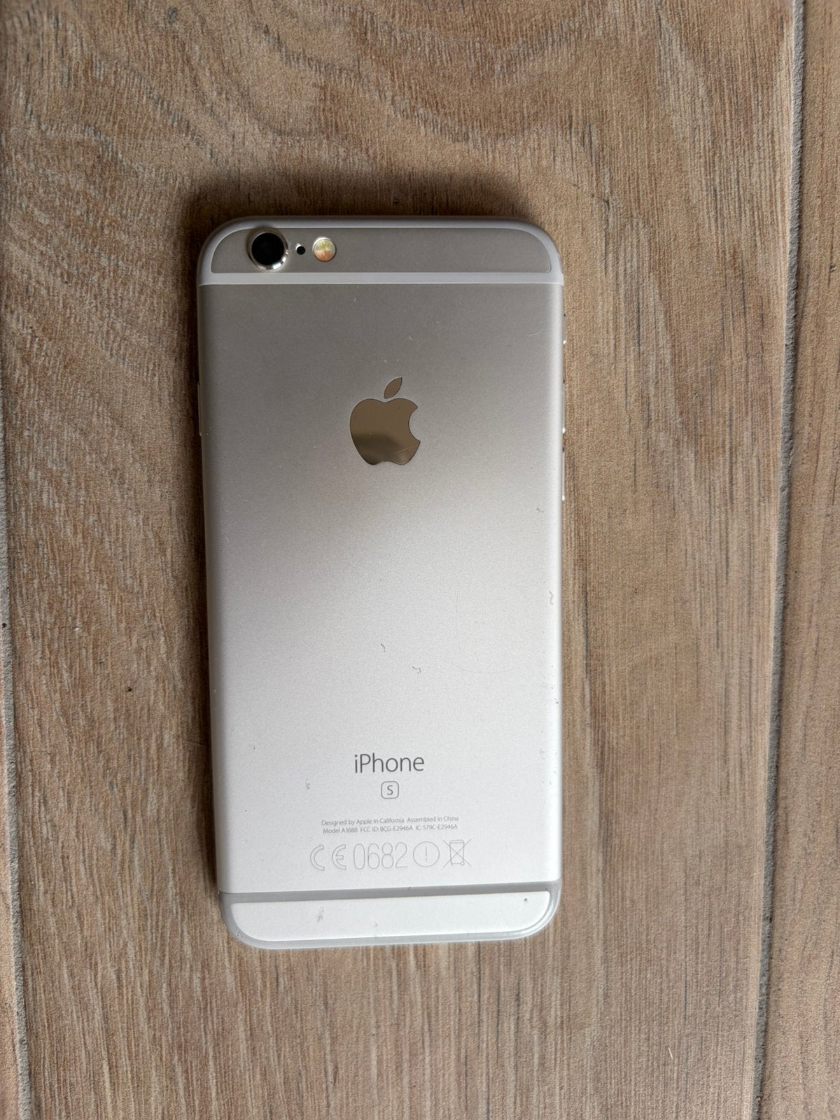 Nette Apple iPhone 6S zilver 16GB, Telecommunicatie, Gebruikt, 16 GB, Ophalen of Verzenden, 84 %