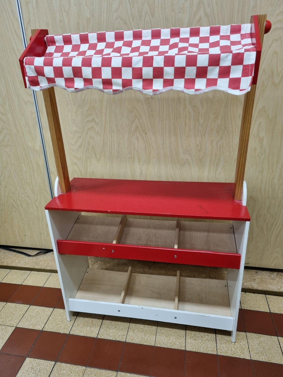 Houten speelgoedkraam met rood-wit geruit dakje, Ophalen, Gebruikt, Taal en Lezen