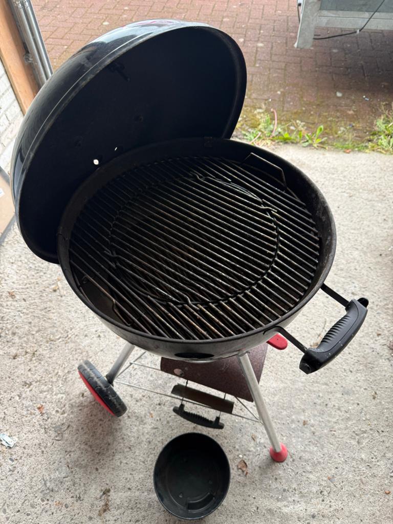 Weber Compact Kettle Houtskoolbarbecue - Zwart, Ophalen, Gebruikt