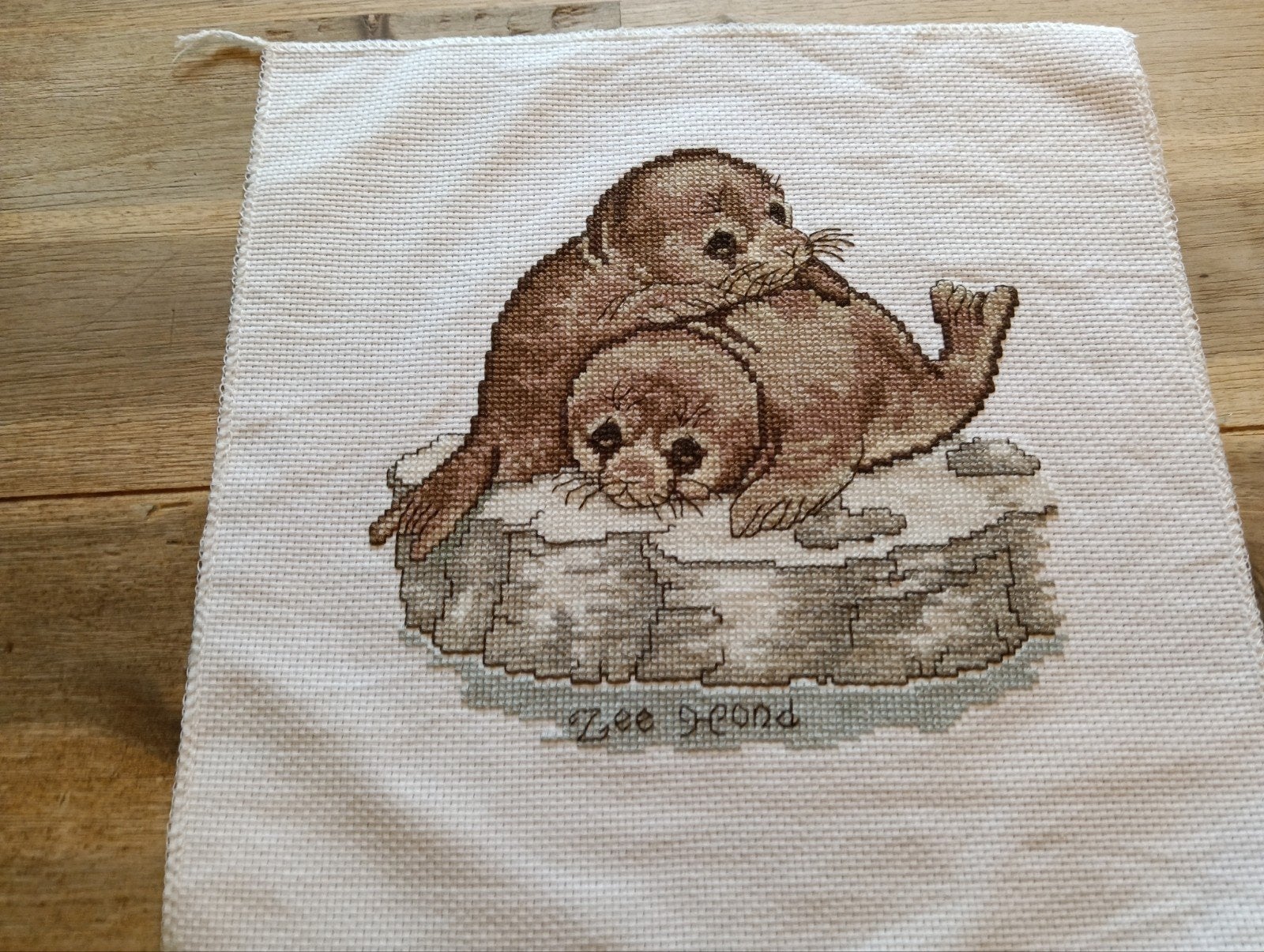 Geborduurd Zeehondje - Handgemaakt Kunstwerk, Ophalen of Verzenden, Gebruikt, Handborduren, Overige typen