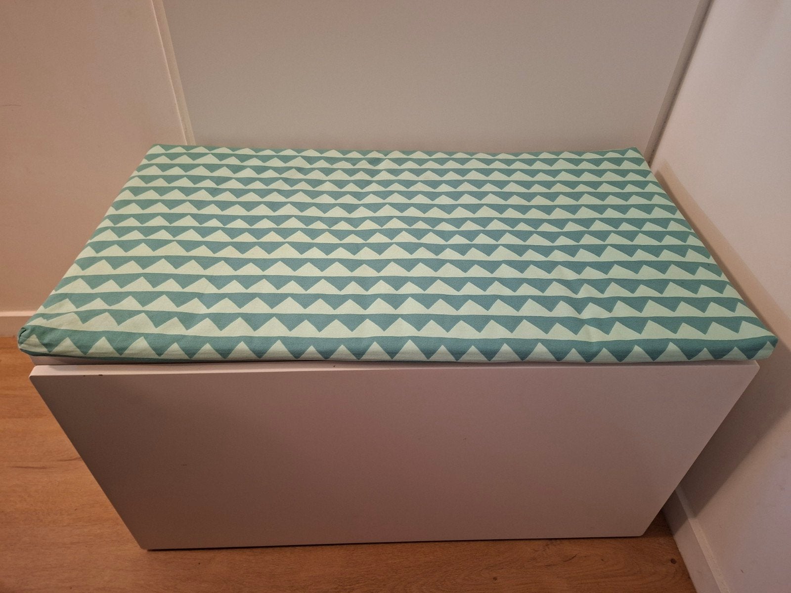 Smastad (Ikea) speelgoedkist met bank, Ophalen, 1 of 2 laden, 50 tot 100 cm, Zo goed als nieuw
