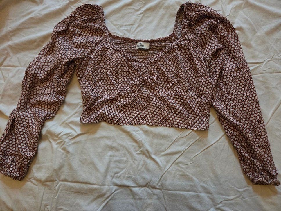 Hollister bloemenprint crop top met lange mouwen, Kleding | Dames, Bruin, Maat 42/44 (L), Ophalen of Verzenden, Zo goed als nieuw