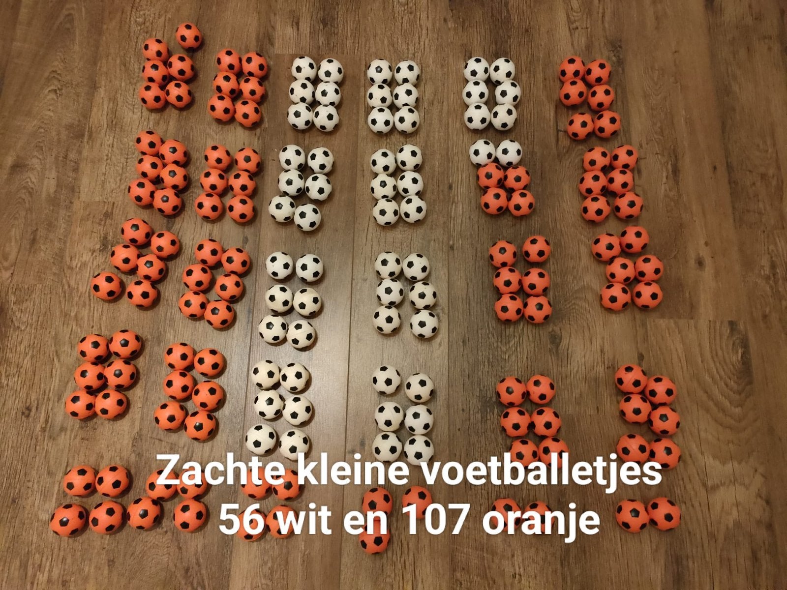Knijp balletjes kleur oranje en wit per stuk €0,25, Ophalen of Verzenden, Zo goed als nieuw, Overige materialen