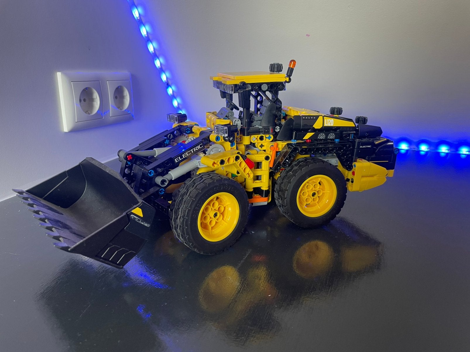 Lego technic Volvo L120 shovel met doos, Ophalen, Zo goed als nieuw, Overige merken