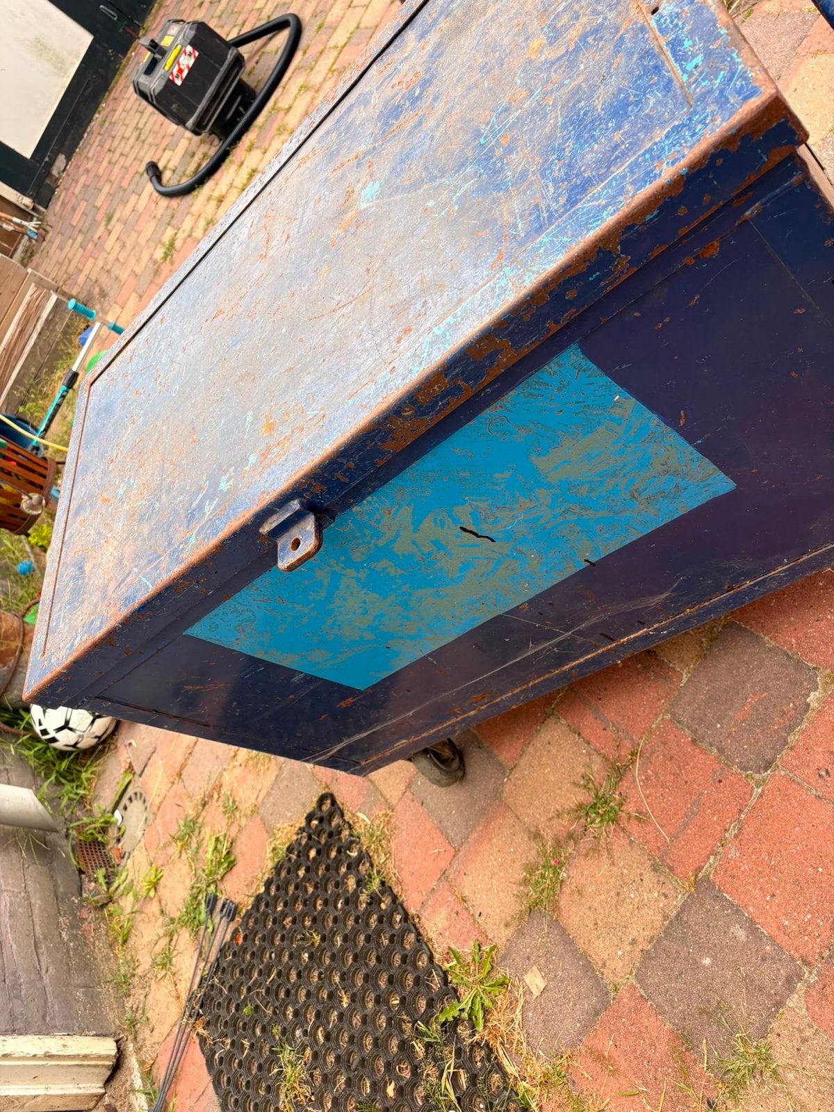 Zware metalen kist met wieltjes, Ophalen, 50 – 75, Gebruikt, 100 tot 150 cm
