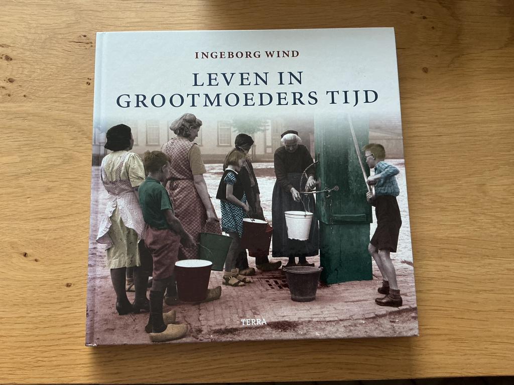 Leven in Grootmoeders Tijd., Ophalen of Verzenden, 20e eeuw of later, Zo goed als nieuw