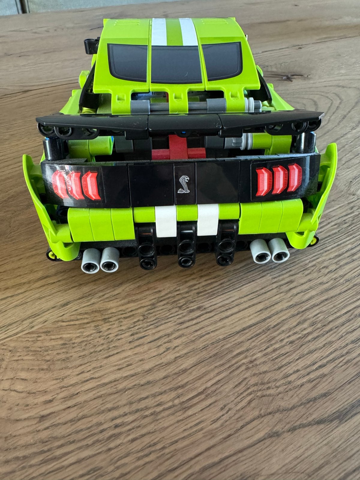 Foto 4 van LEGO Technic Ford Mustang Shelby GT500 (42138)