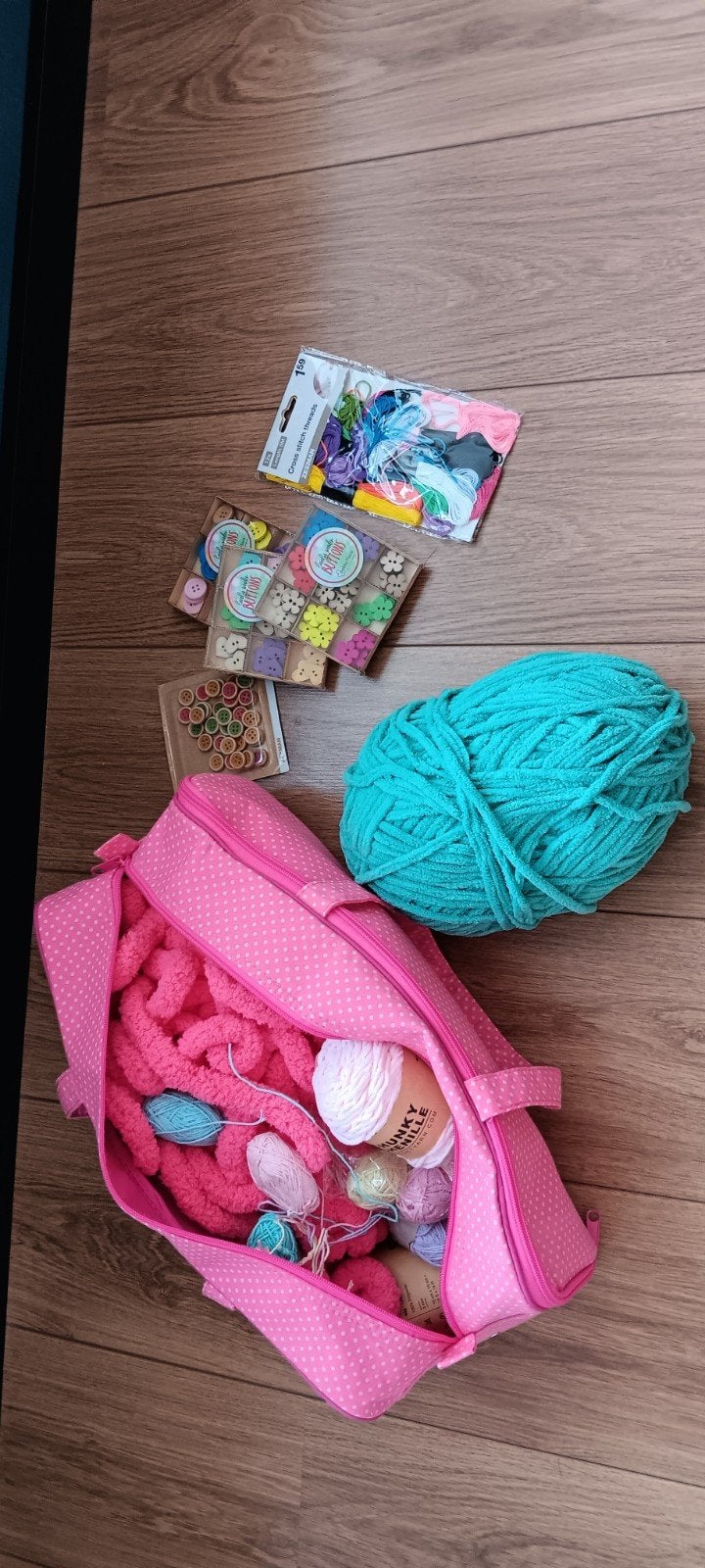 Roze haaktas met garen en knopen, Ophalen, Gebruikt, Haken, Wol of Garen