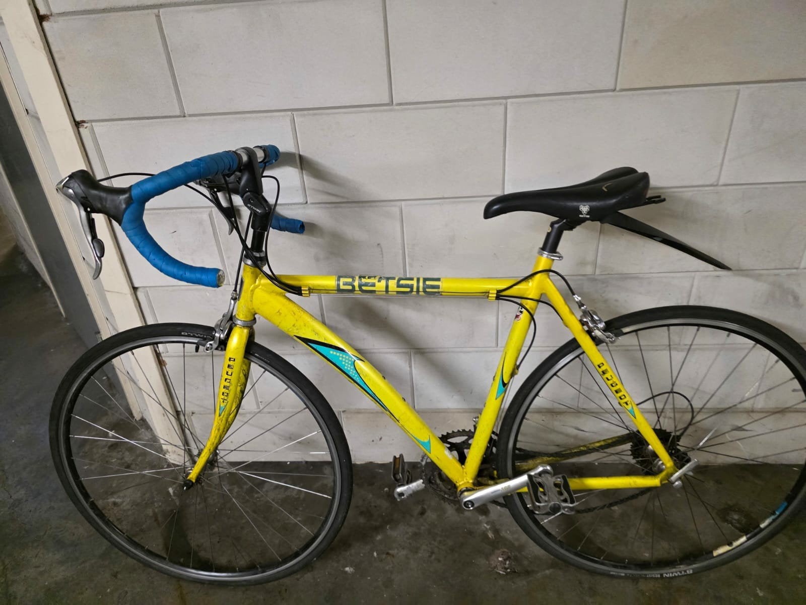 Gele racefiets 'Betsie' met blauw stuurlint, Fietsen en Brommers, Ophalen of Verzenden