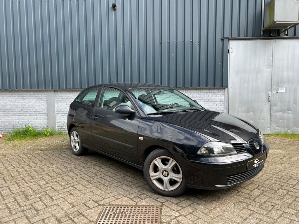 Seat Ibiza 1.4 16V 55KW 2004 Zwart, Auto's, Seat, Voorwielaandrijving, 15 km/l, 4 cilinders, Origineel Nederlands