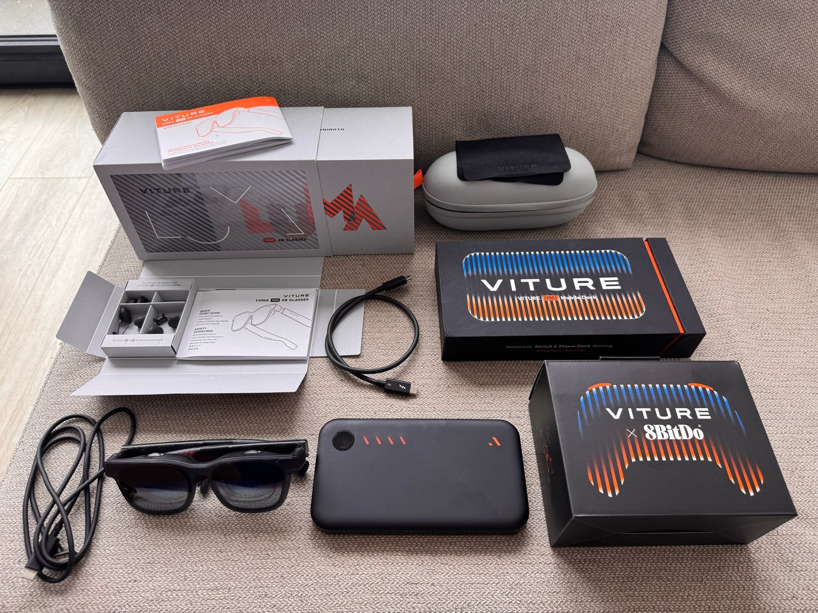 VITURE Luma Pro XR / AR Bril + Mobile Dock + 8BitDo Bundle, Spelcomputers en Games, Virtual Reality, Ophalen, Zo goed als nieuw