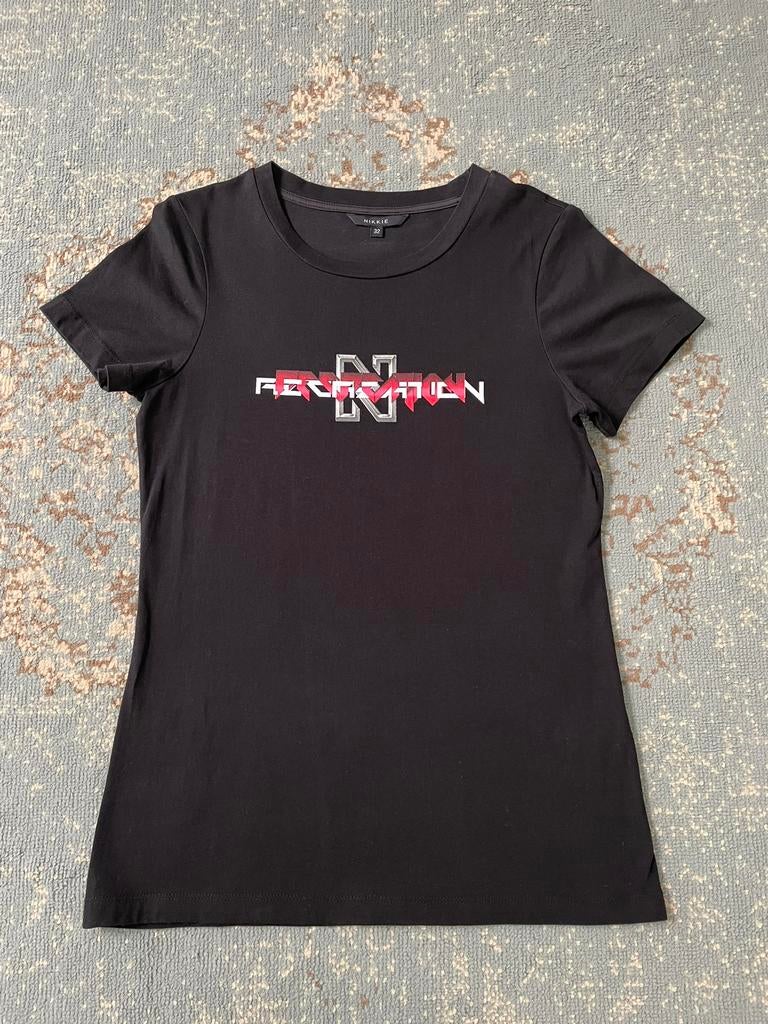 Nikki shirt, zwart, maat 32. Rook- en huisdiervrij huis., Ophalen of Verzenden, Korte mouw