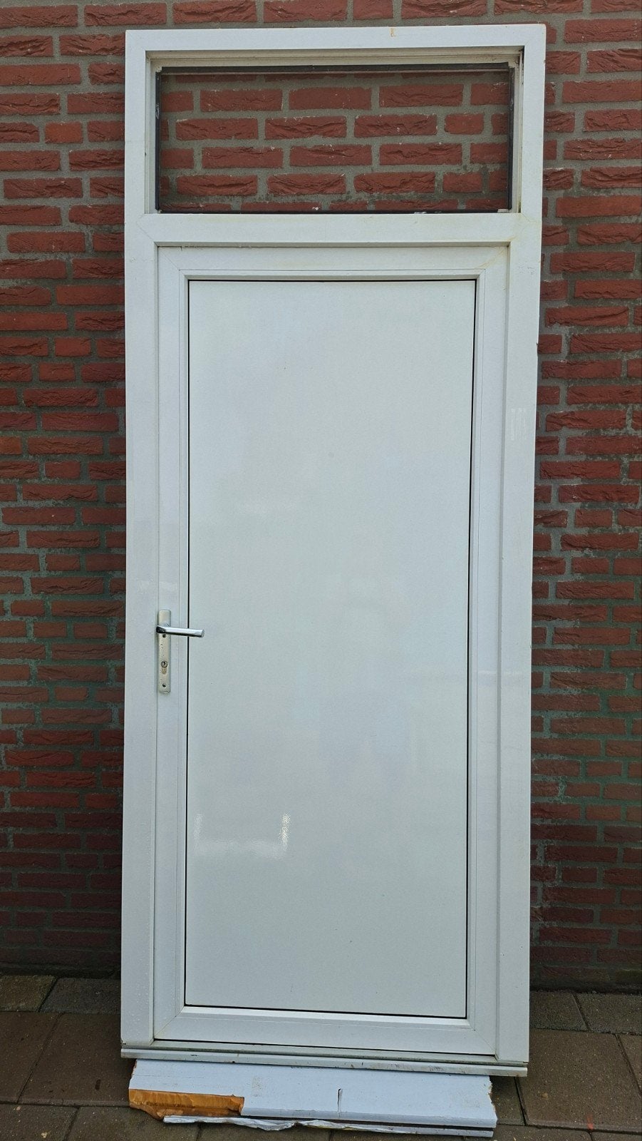 Kunststof deur met kozijn (en deurbeslag), Kunststof, Gebruikt, Deurkozijn, 150 tot 225 cm