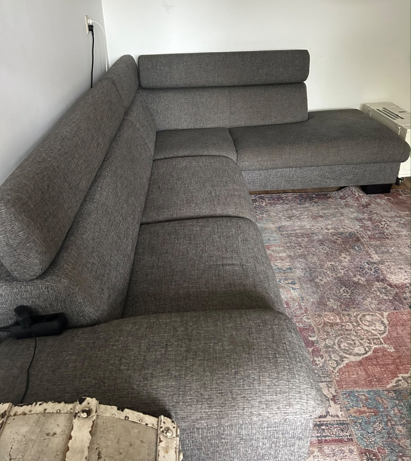 Grijze hoekbank met verstelbare hoofdsteunen van Mobi., Huis en Inrichting, 250 tot 300 cm, 100 tot 125 cm, Hoekbank, Ophalen of Verzenden