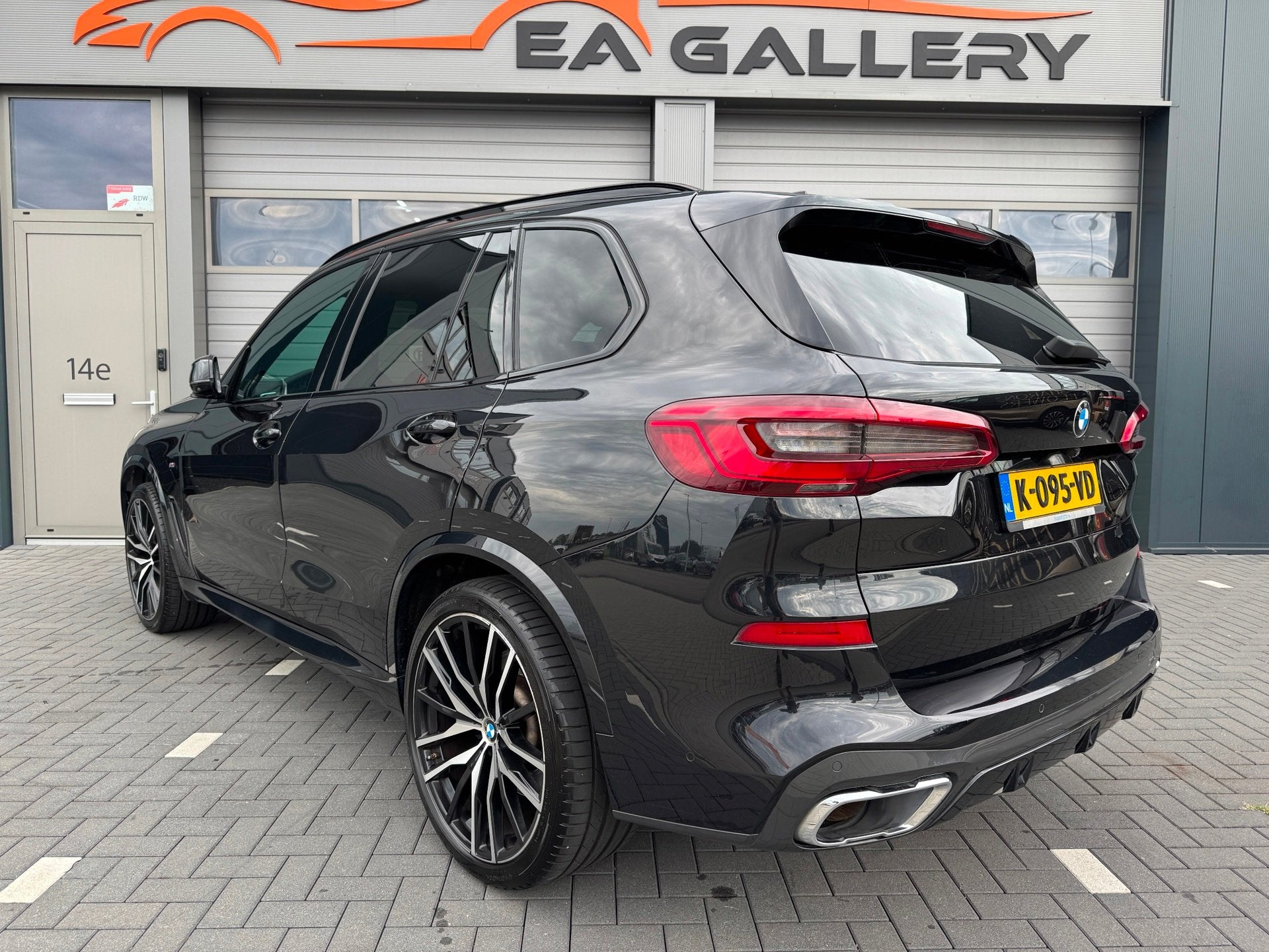 BMW X5 XDrive40i High Executive BOMVOL Black APK, Auto's, Dealer onderhouden, Gebruikt, Adaptive Cruise Control, Bedrijf
