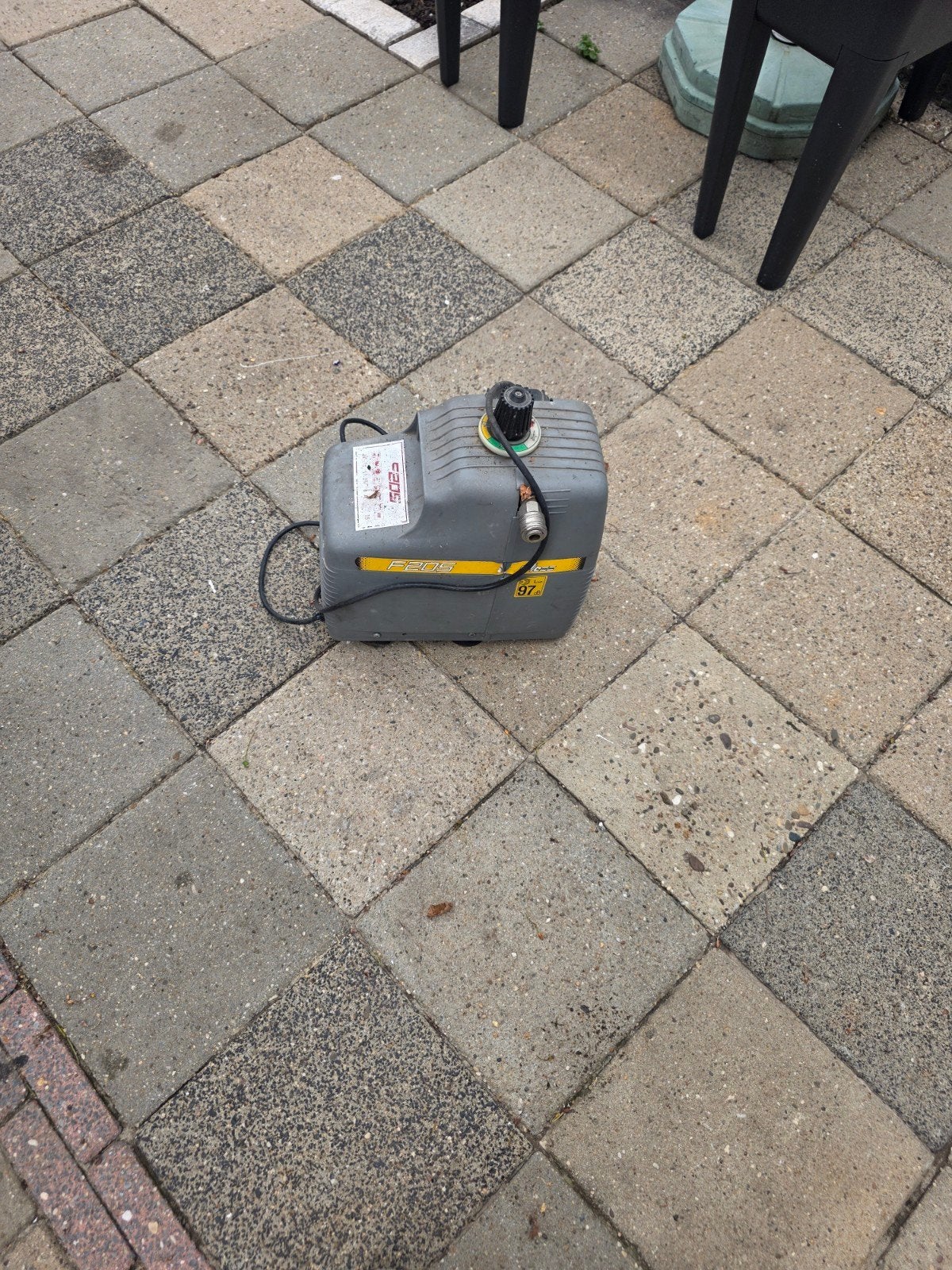 Olievrije Compressor F205 - Compact en Draagbaar, Gebruikt, Ophalen of Verzenden, Minder dan 200 liter/min, Minder dan 25 liter