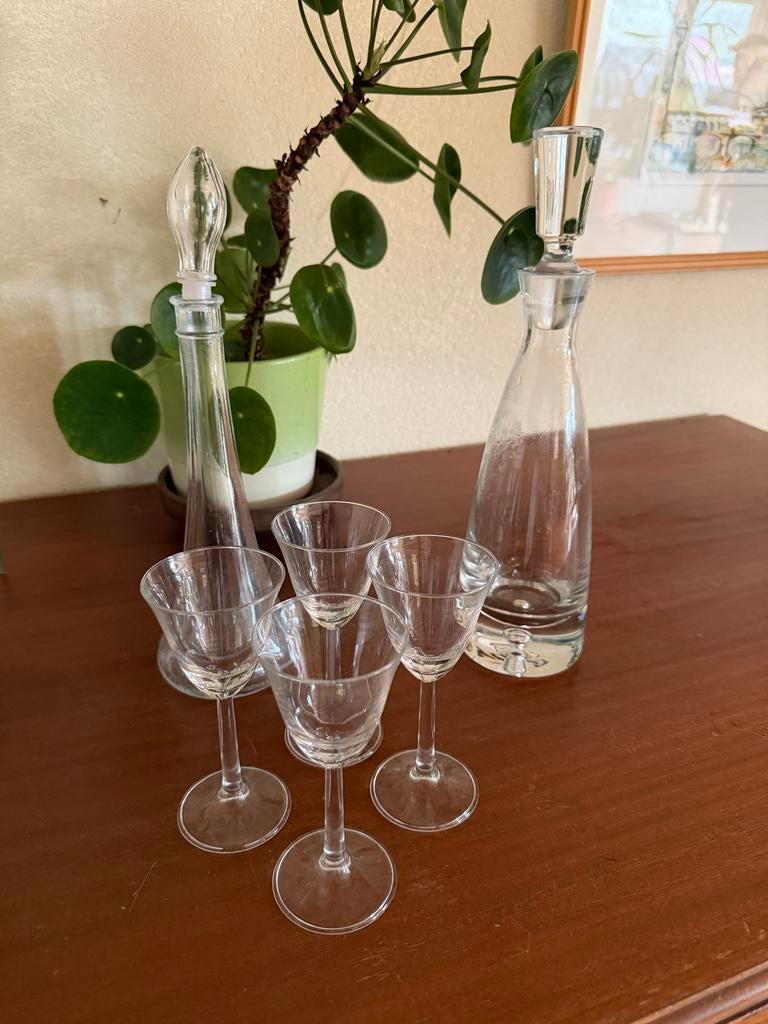 Vintage like karaf met 4 borrelglaasjes, Ophalen