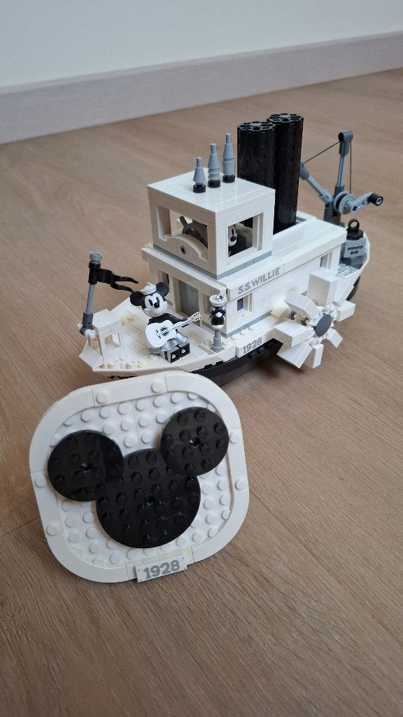 LEGO Ideas 21317 - Disney Steamboat Willie (Compleet), Lego, Ophalen of Verzenden, Zo goed als nieuw, Disney