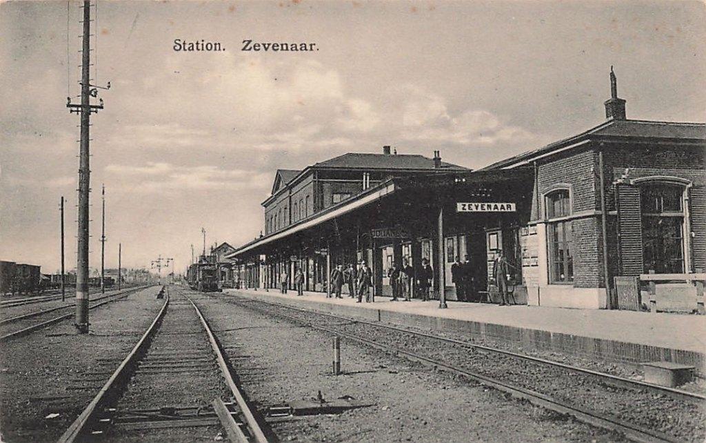 V887 Zevenaar Station TREIN - uitg v d Meulen -, Verzamelen, Ansichtkaarten | Nederland, Ophalen of Verzenden, Voor 1920, Gelderland