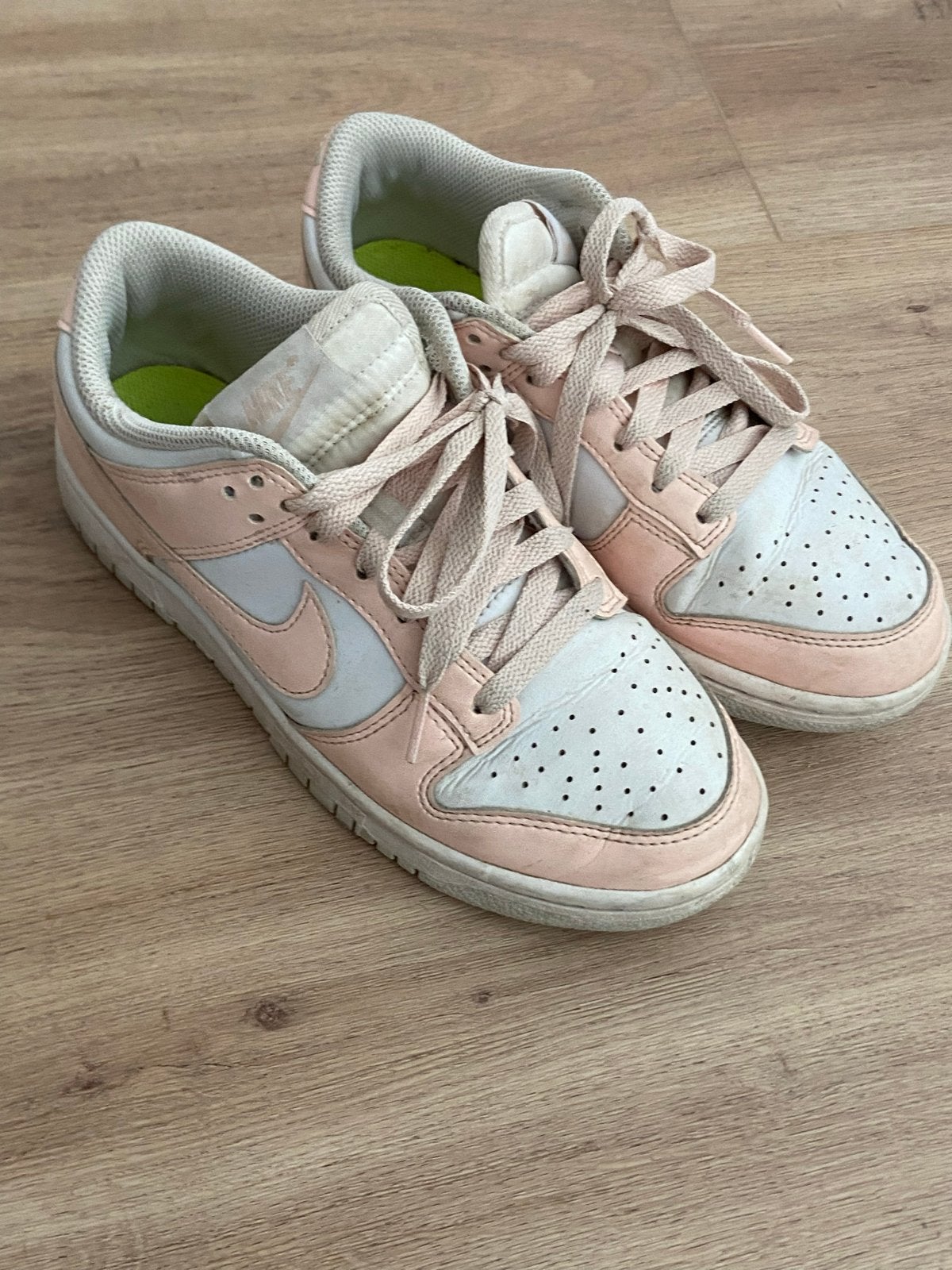 Nike Dunk Low Roze/Wit - Maat 37.5, Ophalen, Gedragen, Roze, Sneakers of Gympen