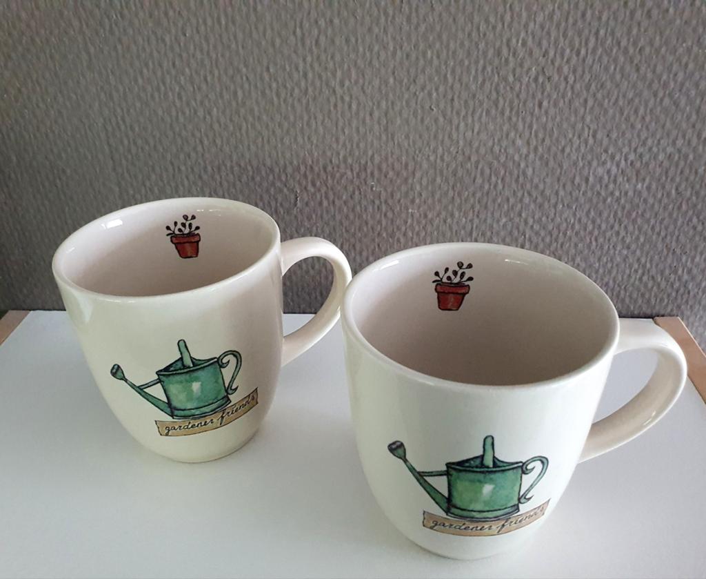 Set van 2 'Gardener Friends' mokken van Jet, Keramiek, Ophalen of Verzenden, Zo goed als nieuw, Overige stijlen