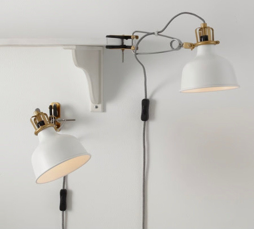 2 Ecru kleurige Ikea Ranarp klemspotjes., Ophalen of Verzenden, Zo goed als nieuw