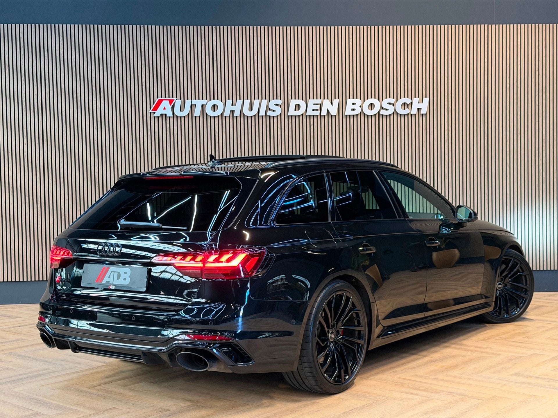 Audi RS4 Avant 2.9 TFSI Quattro - Keramic - Pano - B&O, Automaat, Gebruikt, Zwart, Leder