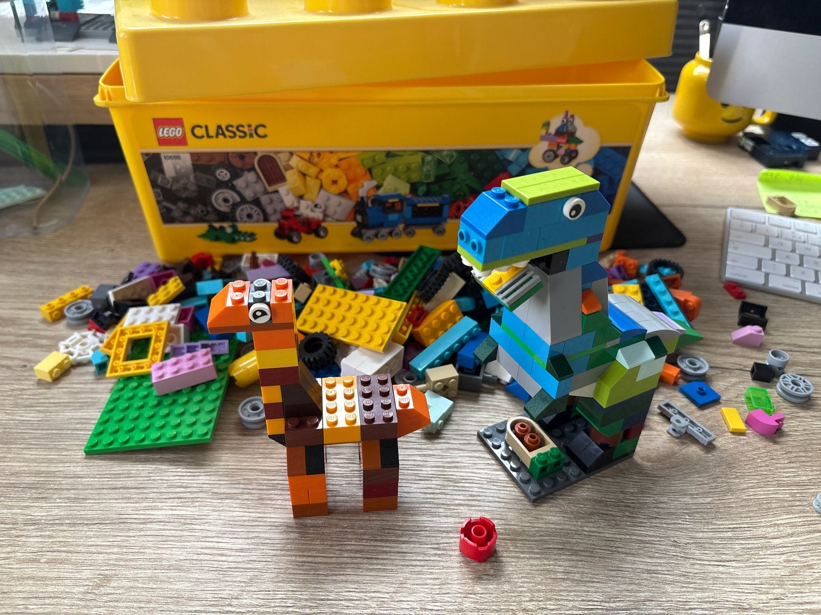 LEGO Classic 10696 complete set met dino's, Ophalen of Verzenden, Zo goed als nieuw